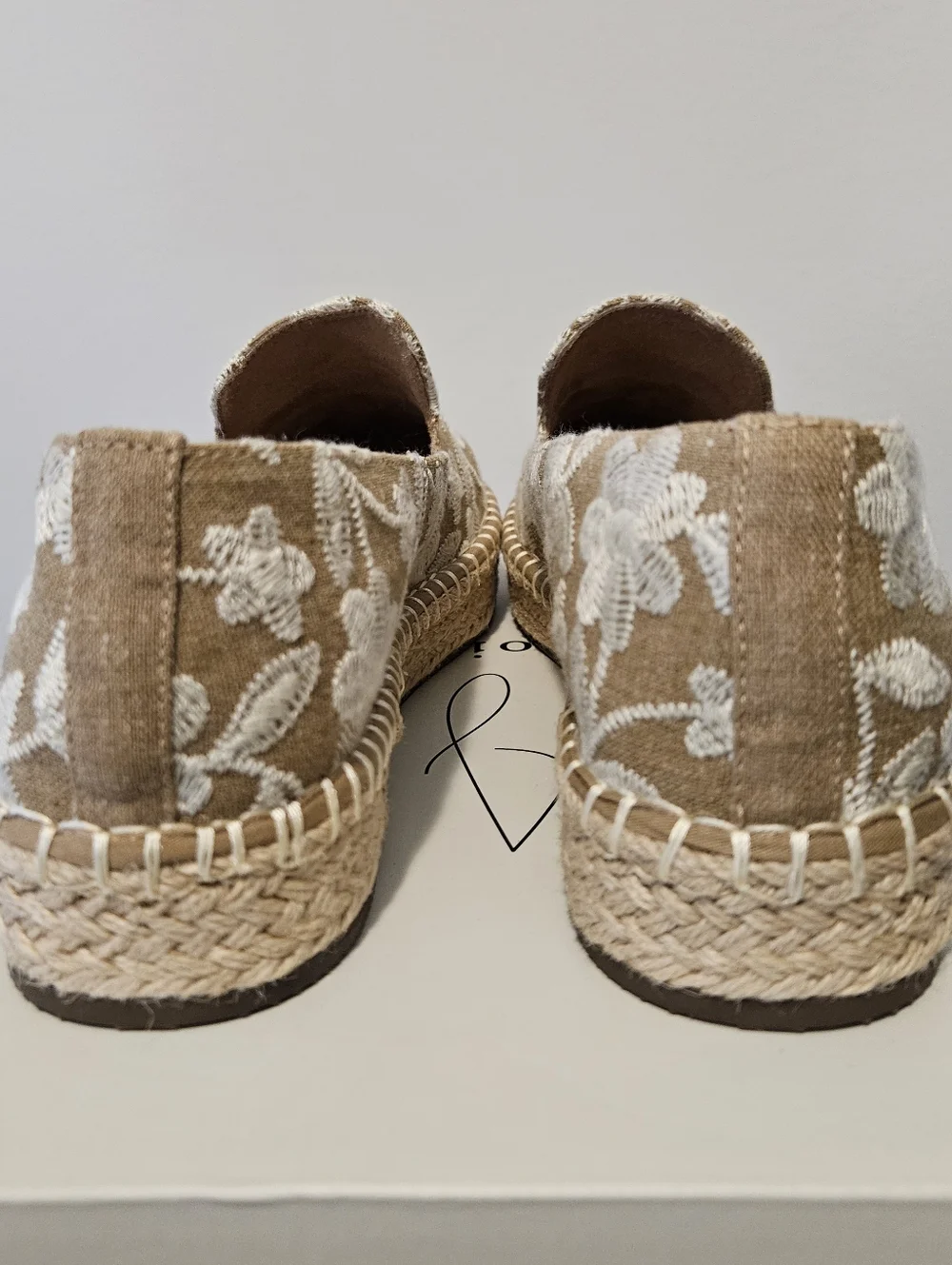 JOIE Cara-BF‎ Beige and White Floral Embroidered Espadrille Slip-Ons Size 10